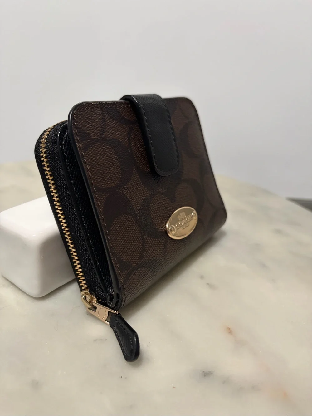 Coach Signature Zip-Around Women's Wallet Brown Gold Logo Accents Credit Card